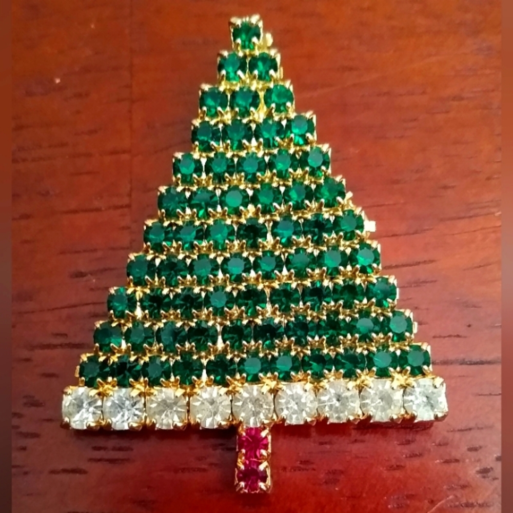 Vintage rhinestone Christmas tree brooch